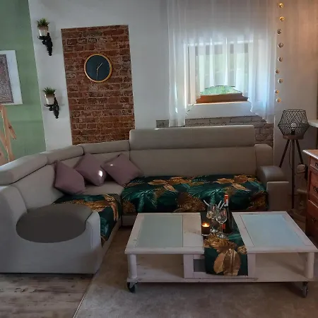 Szmerkowa Chatynka Z Kominkiem I Jacuzzi W Karkonoszach مكان تخييم لوبافكا