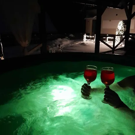 Szmerkowa Chatynka Z Kominkiem I Jacuzzi W Karkonoszach Любавка